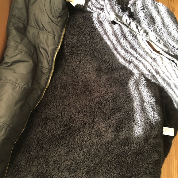 Men’s Black Vest with Sherpa Lining - Picture 7 of 9
